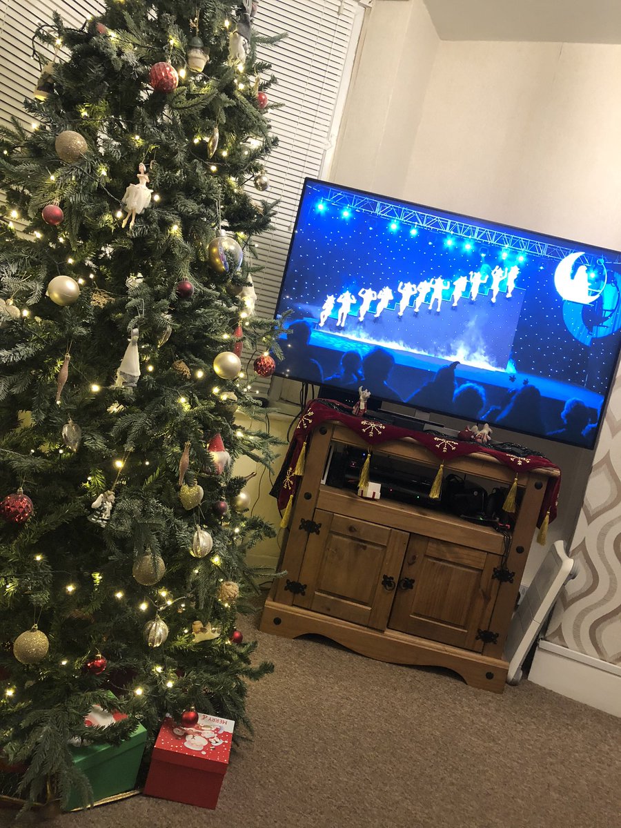eleonor3's tweet photo. Now it’s officially Christmas! ❤️🎄@NativityFilmUK  @DeborahIsitt https://t.co/UUxVBENYzK