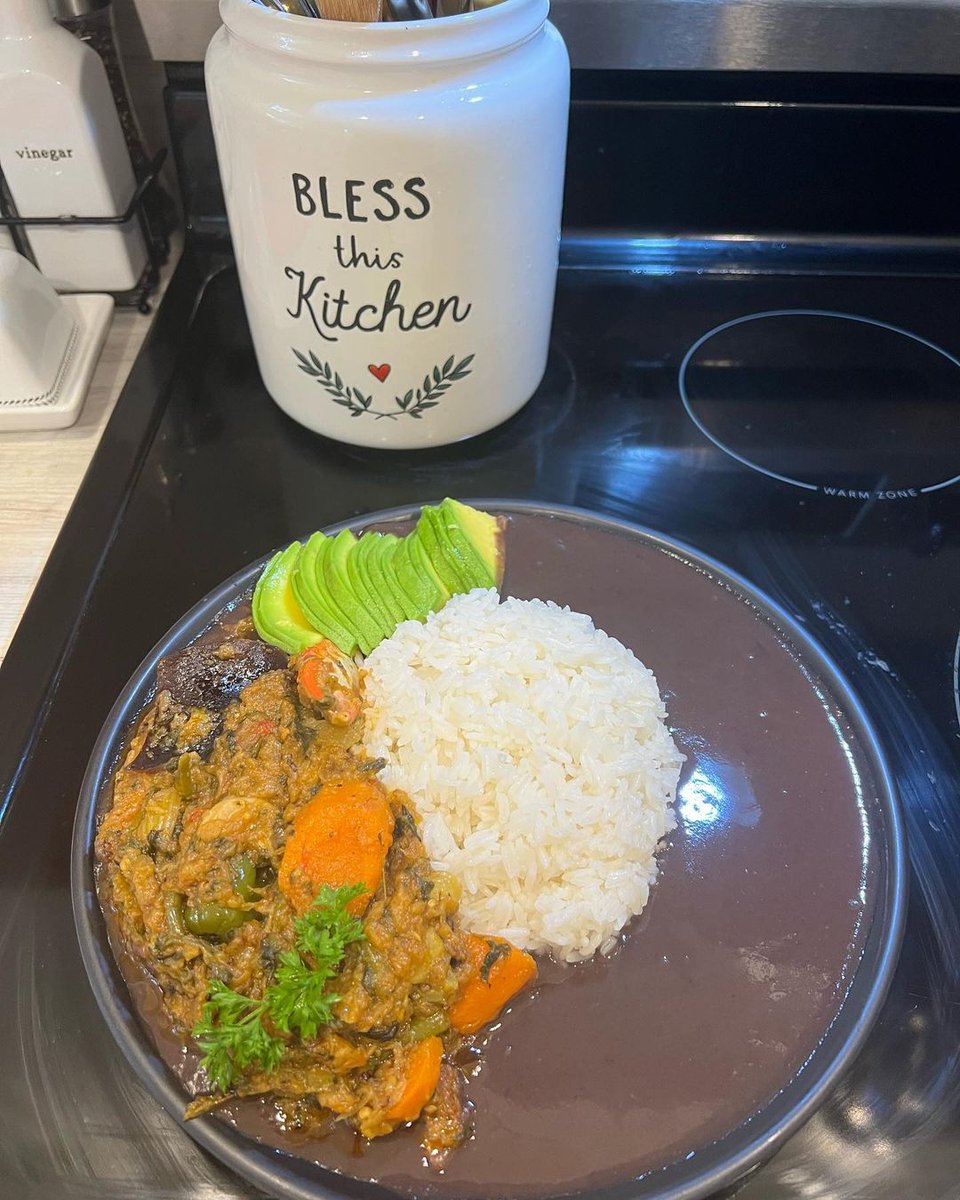 CiviqueEtmoral's tweet image. Kite yon Emoji pou #Diri #Blan #SosPwa #legim.
La Cuisine haïtienne 🇭🇹
📸 diakiedesir