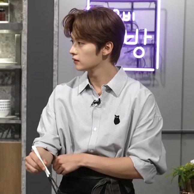 LlNOCORE's tweet photo. Lee Know and his cat merchandise — A thread 🧵 https://t.co/QVI2LZbTAC