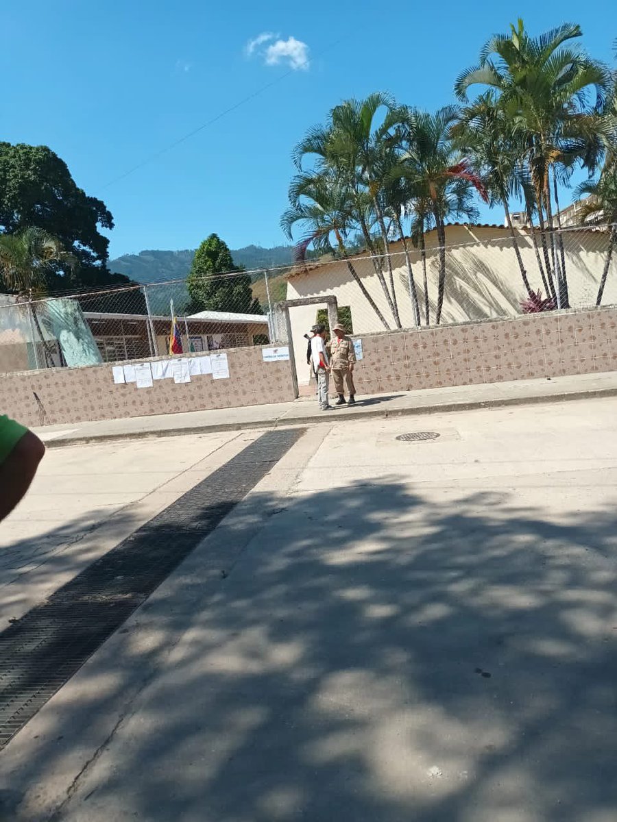 TomasMorilloM's tweet image. En Carabobo estamos monitoreando la manipulación desolada politiquera del régimen que solo responde a intereses personales y partidistas de quienes intentan perpetuarse en el poder.Evidencias indican que fracasaron en su intento.¡El Esequibo es nuestro a pesar de la dictadura! 🇻🇪