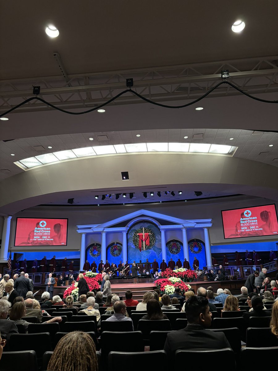 ssmith0516's tweet photo. What a great morning of great Christmas worship music but a great word on pausing in our trials and circumstances to obey Jesus and letting Him be God 🙏✅ @FirstBaptistATL https://t.co/qu0C4qZ9nU