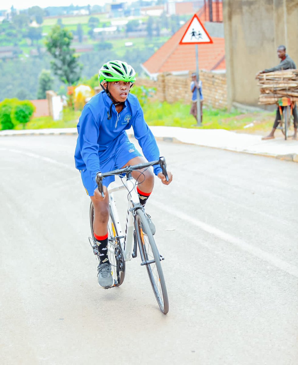 kigalitoday's tweet image. #NationalTalentDay2023

Kuri iki Cyumweru tariki 03/12/2023  kuri Stade Huye hasorejwe imikino yo kugaragaza impano z&apos;abakiri bato muri gahunda ya #IsongaProgram, aho yasojwe abitwaye neza bahabwa ibihembo.

Umushyitsi mukuru muri ibi birori yari @zniyonkuru, Umunyamabanga…