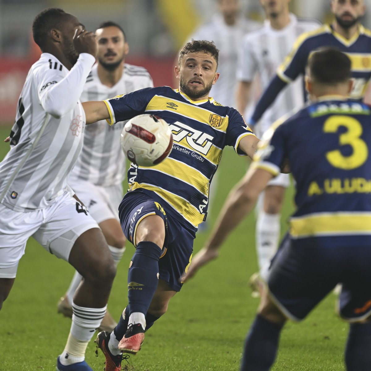 İY | Ankaragücü 1-0 Beşiktaş

⚽️ 21' Ali Sowe