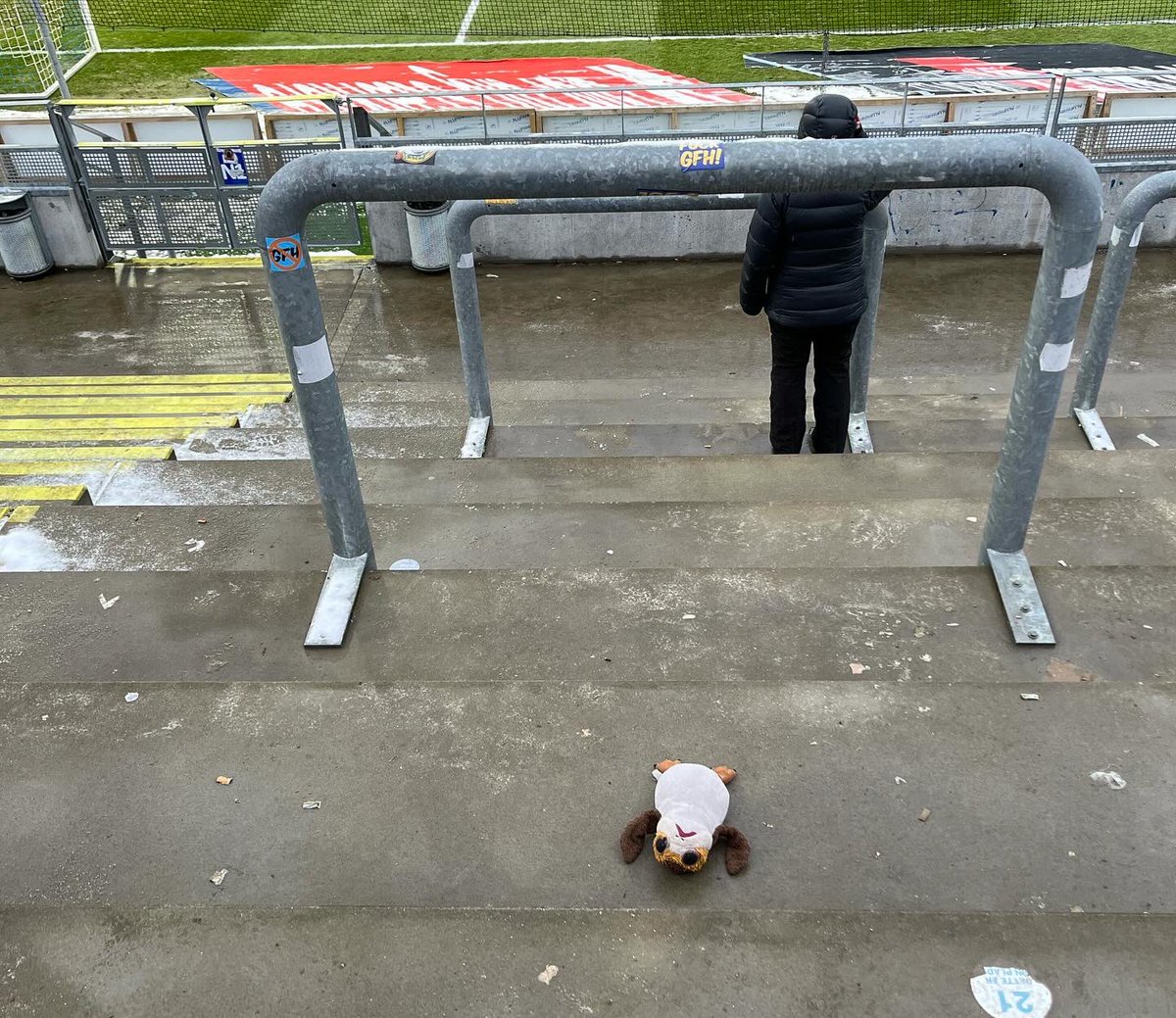 stensman's tweet photo. Nogle gange siger ét billede i sandhed mere end 1000 ord om en fodboldkamp
#LBKSIF https://t.co/Lo4KP0xQuV