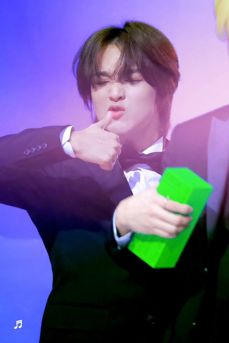 haecful's tweet photo. smoke challenge  🚬 (cute ver) https://t.co/6Sny6xCsdb