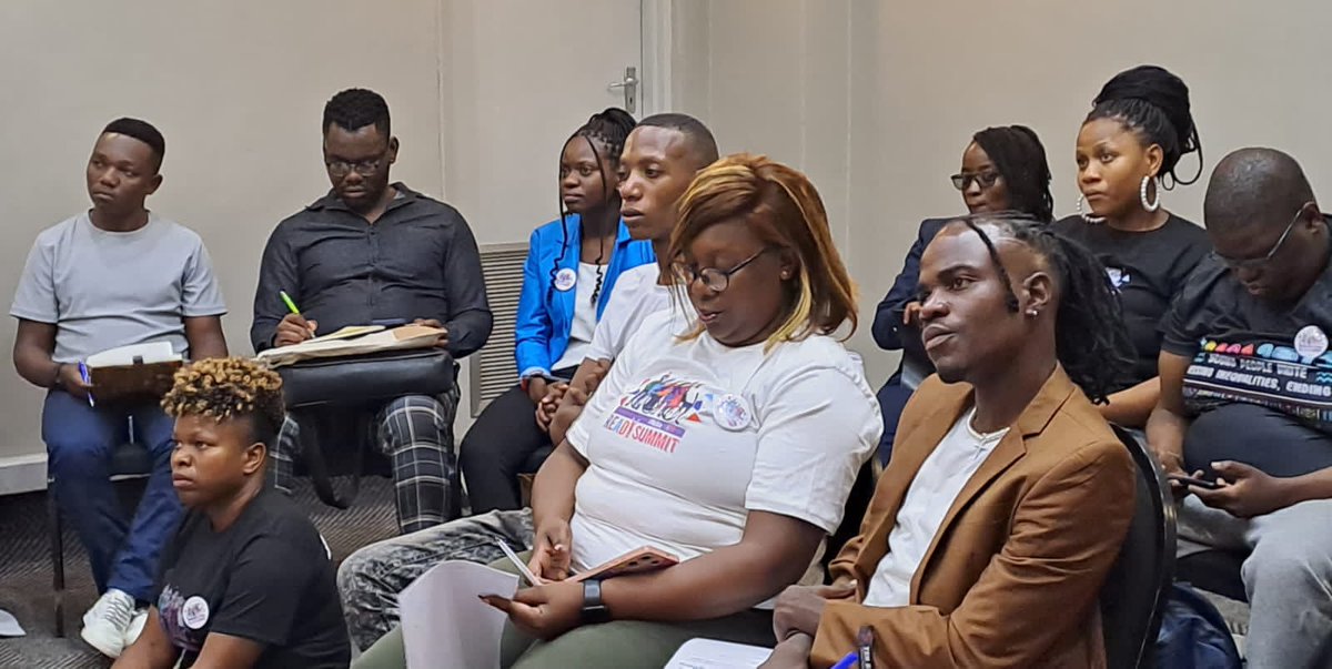 UNFPA_SYP's tweet photo. From the #READYSummit to the #ICASA2023 Youth Pre-Conference, young people are gathering in Zimbabwe πΏπΌ to make their mark and #EndHIV.
Join @UNFPA_SYP tomorrow at the @RainbowTowers_ for youth-centred sessions.
π
4 December 2023
β°οΈ 9h00 -15h00
#PutYoungPeopleFirst https://t.co/cB1PjDWuzY