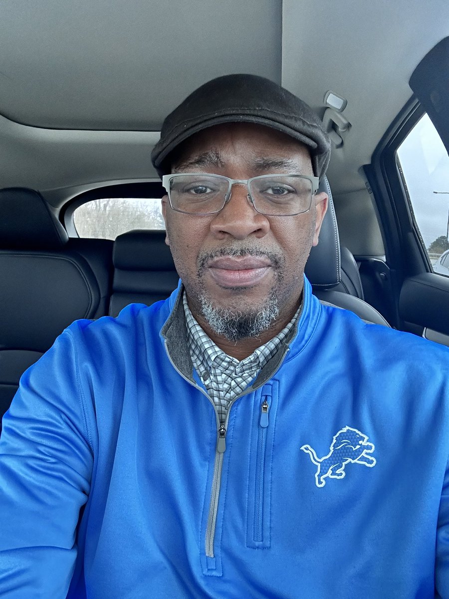 CornbreadPod's tweet photo. My team is playing today. Go remind everyone who you are! #GRIT #GetRightGame https://t.co/mUU4scZutQ
