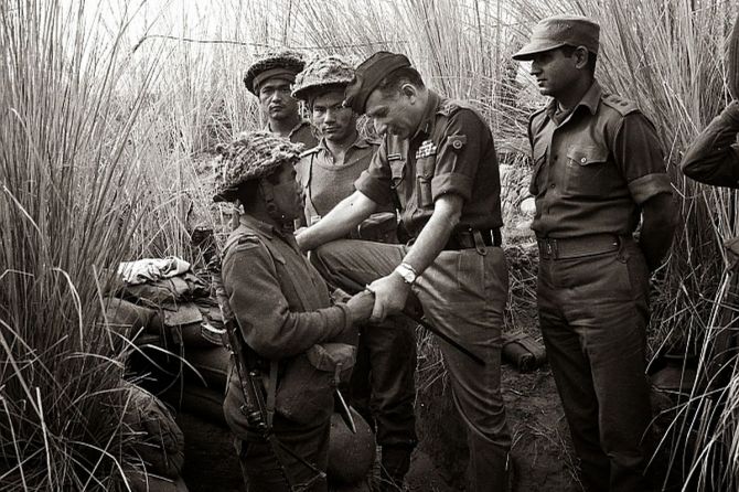 shonalic's tweet photo. After a long time I saw something that makes me fall in love wth d #IndianArmy &amp;it's ideals all over again..to all the bahadur men &amp; women out there who care about vardi ki izzat,#SamBahadur represents the best of what leadership should be (in life/corp), 2day, 2morrow &amp; always. https://t.co/t8ULgqds2x