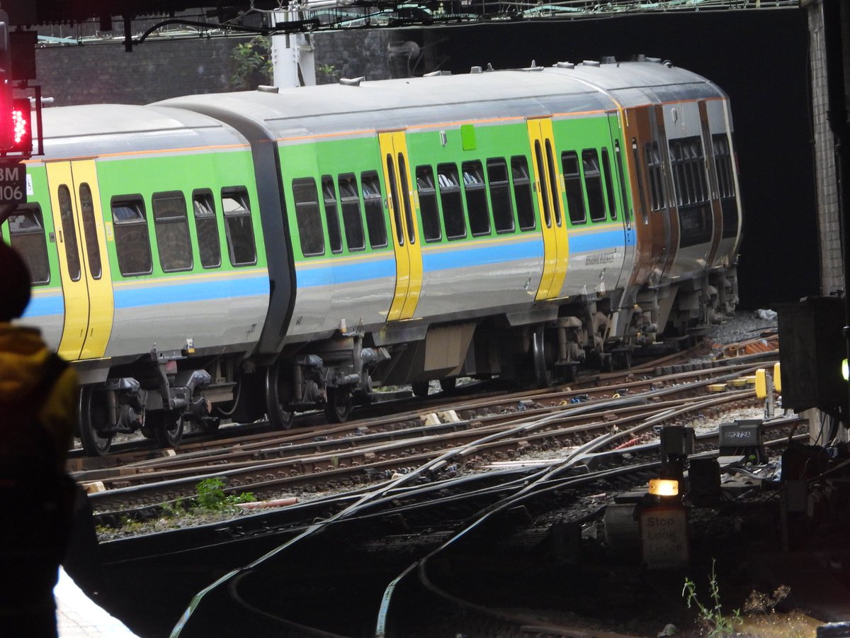 DanSpotter86's tweet image. 🌟𝗖𝗲𝗻𝘁𝗿𝗼 𝗚𝗼𝗲𝘀 𝗖𝗲𝗻𝘁𝗿𝗮𝗹🌟

Here's a Shot Of Central Trains Class 323221 Departing Birmingham New Street Bound for Redditch on September 25th 2023.
#centrotrains #regionalrailways #class323 #Birmingham
#westmidlands