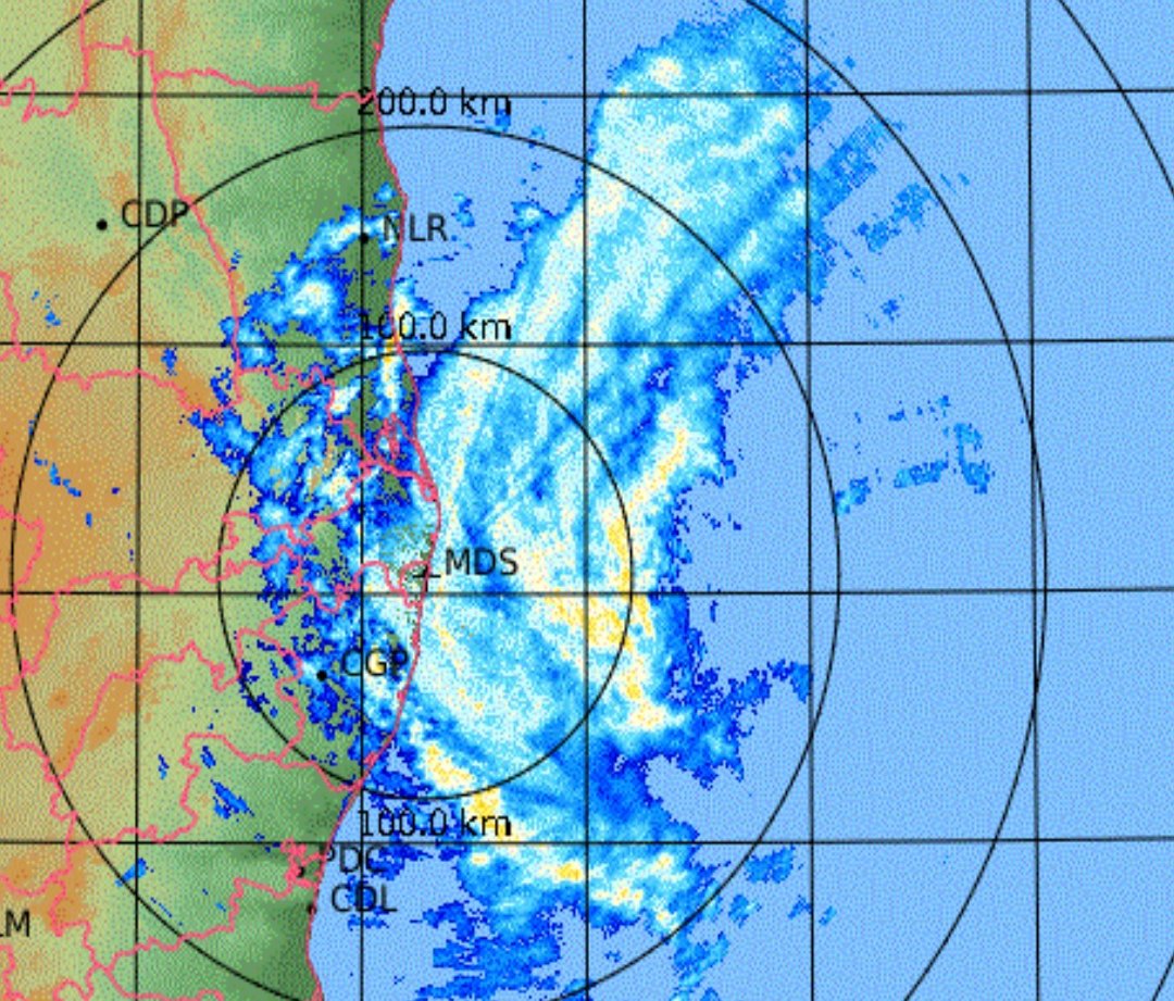 #chennairains going to massive whole night. Meanwhile next stop of core bands will hit #Nellore ,sriharikota, Gudur, srikalahasti, Naidupeta, kavali sullurpeta by late night and it will turn massive along these areas by tomorrow morning. Stay safe and vigil
#CycloneMichaung