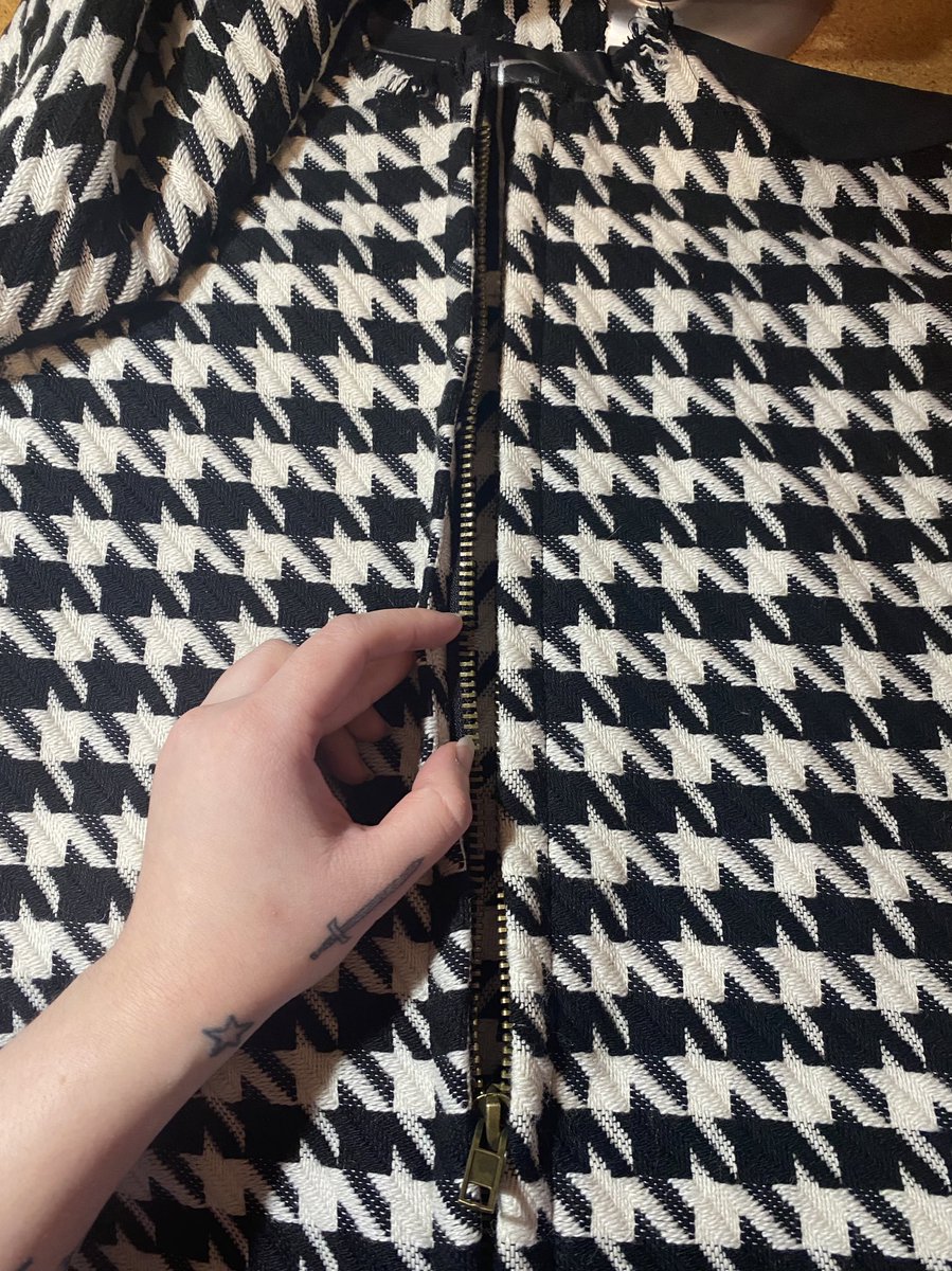 mistresstailor's tweet image. Speaking of zippers, here’s a “kissing zipper” I just pattern matched