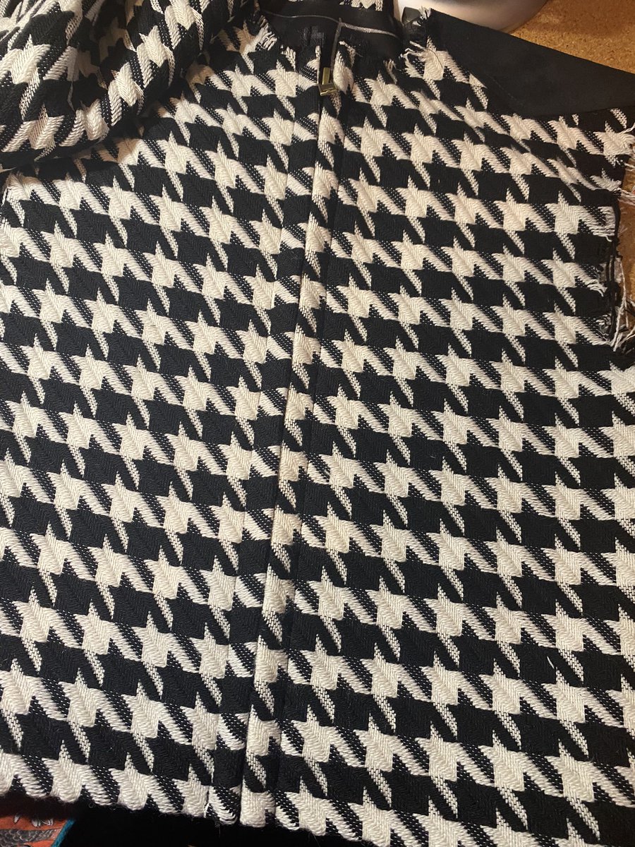 mistresstailor's tweet image. Speaking of zippers, here’s a “kissing zipper” I just pattern matched