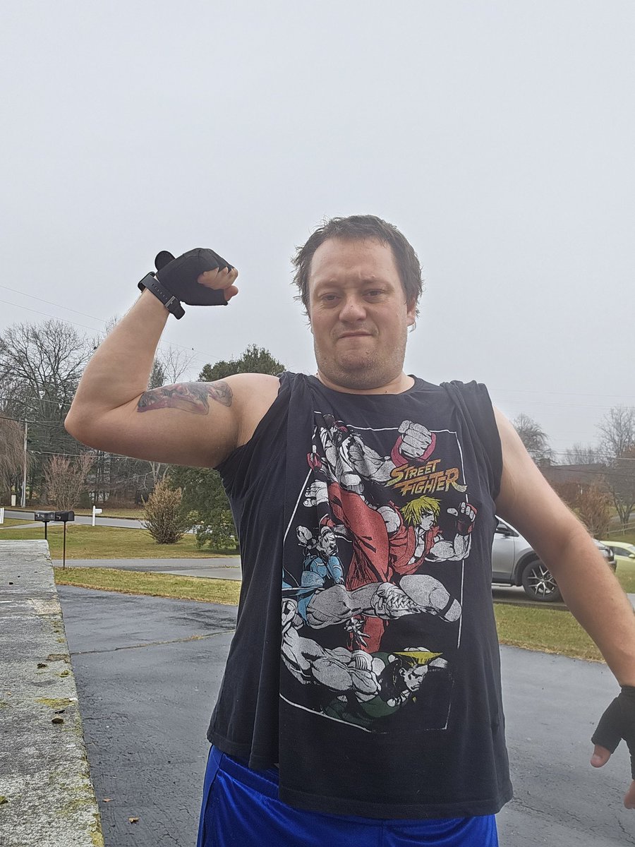 294.2 down to 292.8 since my last weigh in. 

Slowly working on getting this weight off me, but not only that... the arms are taking shape. It's glorious!! 

#weightloss #lifting #weights #feelgood