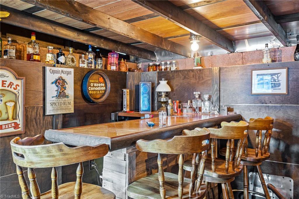 zillowgonewild's tweet photo. Why have a swimming pool when you can turn it into a bar?

Currently listed for $340,000 in High Point, NC https://t.co/AM84x1SloM