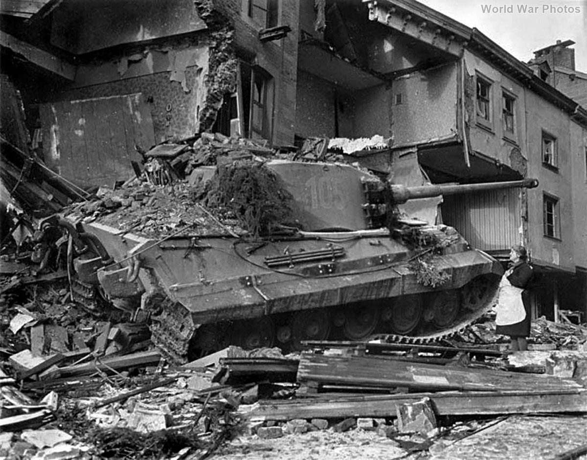 warpedia2's tweet photo. Konigstiger 105 of the Schwere SS Panzer-Abteilung 501 Stavelot December 1944 #WWII #History https://t.co/YNEkRYqXrU