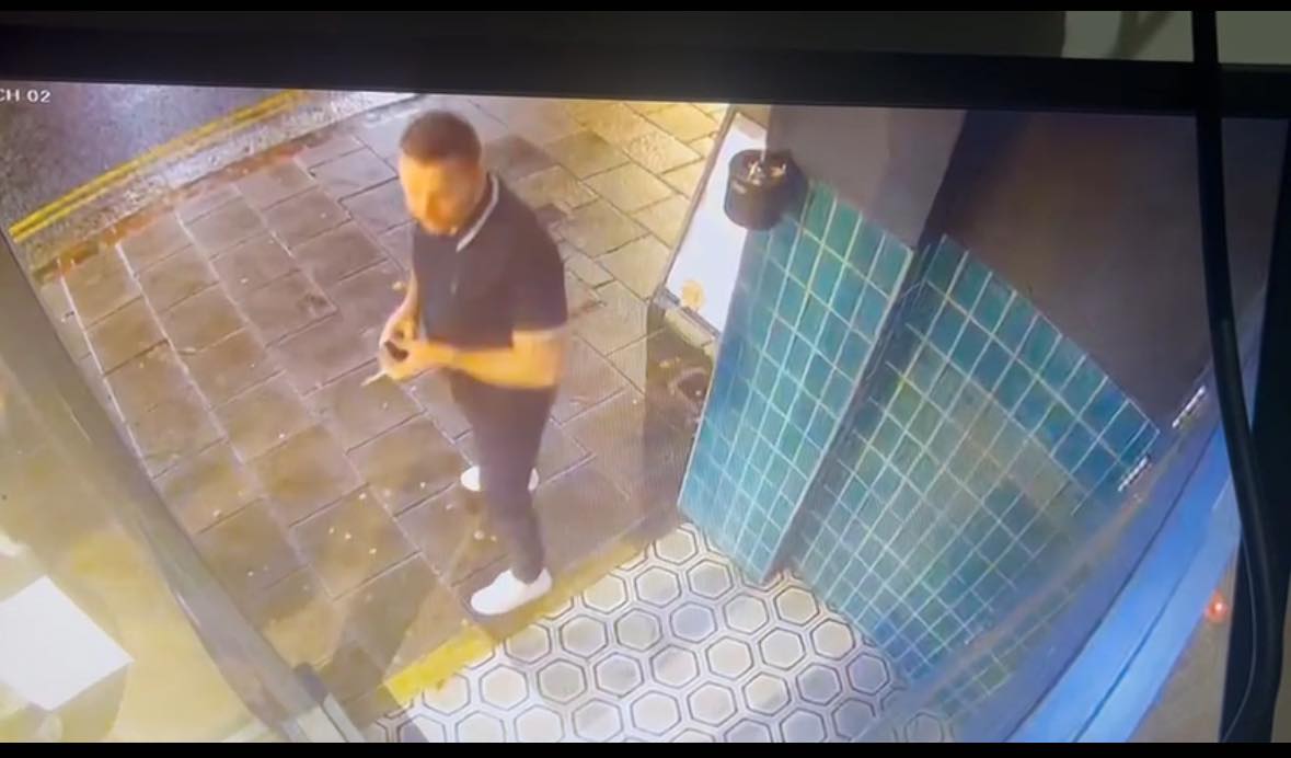 SussexIncidents's tweet photo. On the 18th November, 4 men came and dined at Mangiamo in #Worthing. They were polite and friendly and consumed £140 worth of food and alcohol. They also walked away without paying. 
We also believe they have done the same to another business in Chichester Any info please contact https://t.co/443eX1LQez