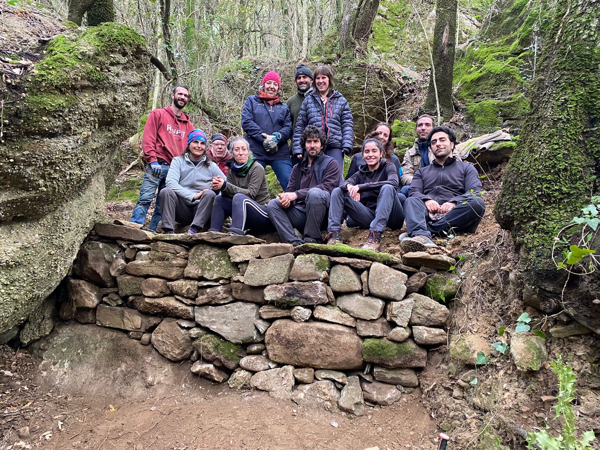 lgballarin's tweet photo. #pedraseca Jornada per a recuperar les Parets seques a l'entorn del bosc del glascà
@Anegarrotxa @ajmieres https://t.co/hsYh30JXVK