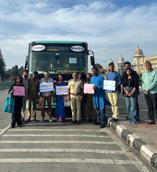 srinualavilli's tweet photo. The stars of the day are our volunteers who spent entire weekend @BlrLitFest supporting  @personal2public  Sama, Rajit, Sandra, John, students from MCC &amp; few that worked behind the scenes @CityOrdinary @ranjit_mobility 

Watch our chief volunteer @arekalsama in action :) https://t.co/FNwANM4c3X