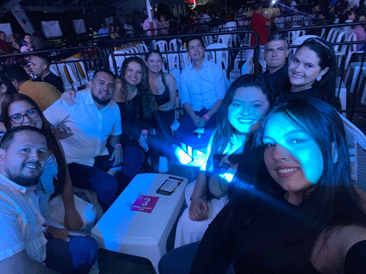 Laurylisbeth's tweet photo. Bailando con Miguel Molly y Wilfrido Vargas 💃🏻🕺🏻#meregue #Cucuta https://t.co/7vZy2tUTux