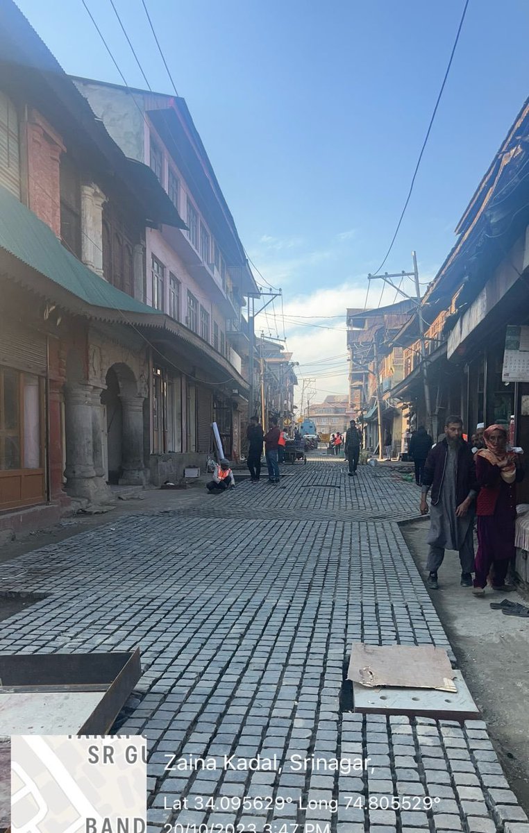 The drainage, sewerage, underground electrification and streetscape works going on in the Shehre Khas Downtown of #Srinagar City! Urban Renewal of Downtown is our extremely important area of work under #SrinagarSmartCity.