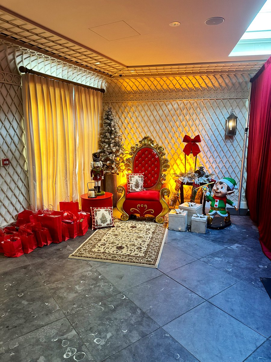 Santa has arrived 🎄🎅😉 #Threewordtweet @AdriaanBartels @CashelPalace @Hand_P