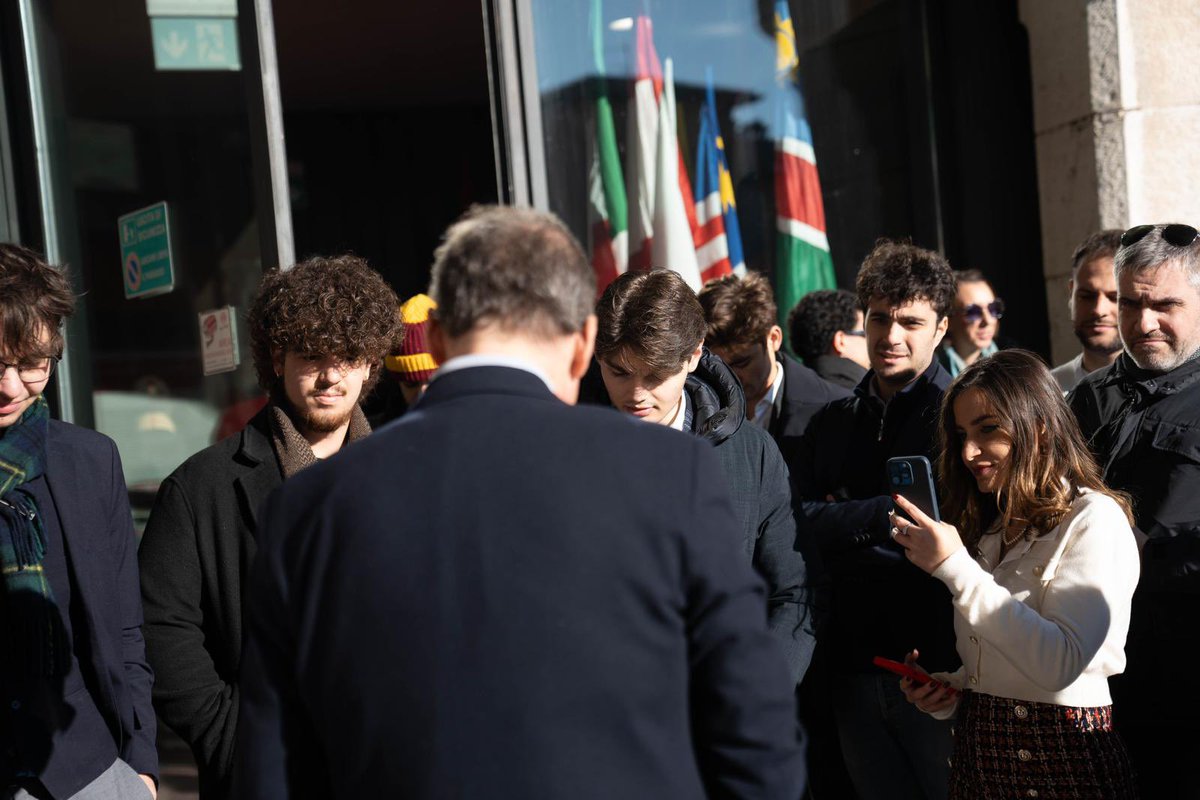 Carlo Calenda tweet media
