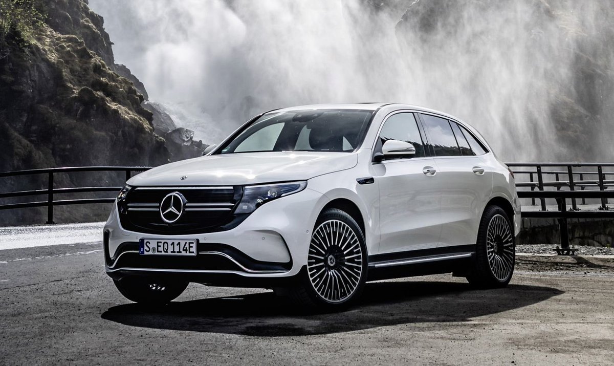 electric_is_key's tweet photo. Mercedes-Benz EQC

Starting at $68,895 

0-60 In 4.5 seconds 

Battery: Total capacity of 120 kWh. The usable capacity is 107.8 kWh.

Range: up to 254 miles 

Charge time: 40 minutes 

#Mercedes #EQC #German #Future #electric #NACS #EV #SUV #USA #EU #charging https://t.co/veyitD3ETK
