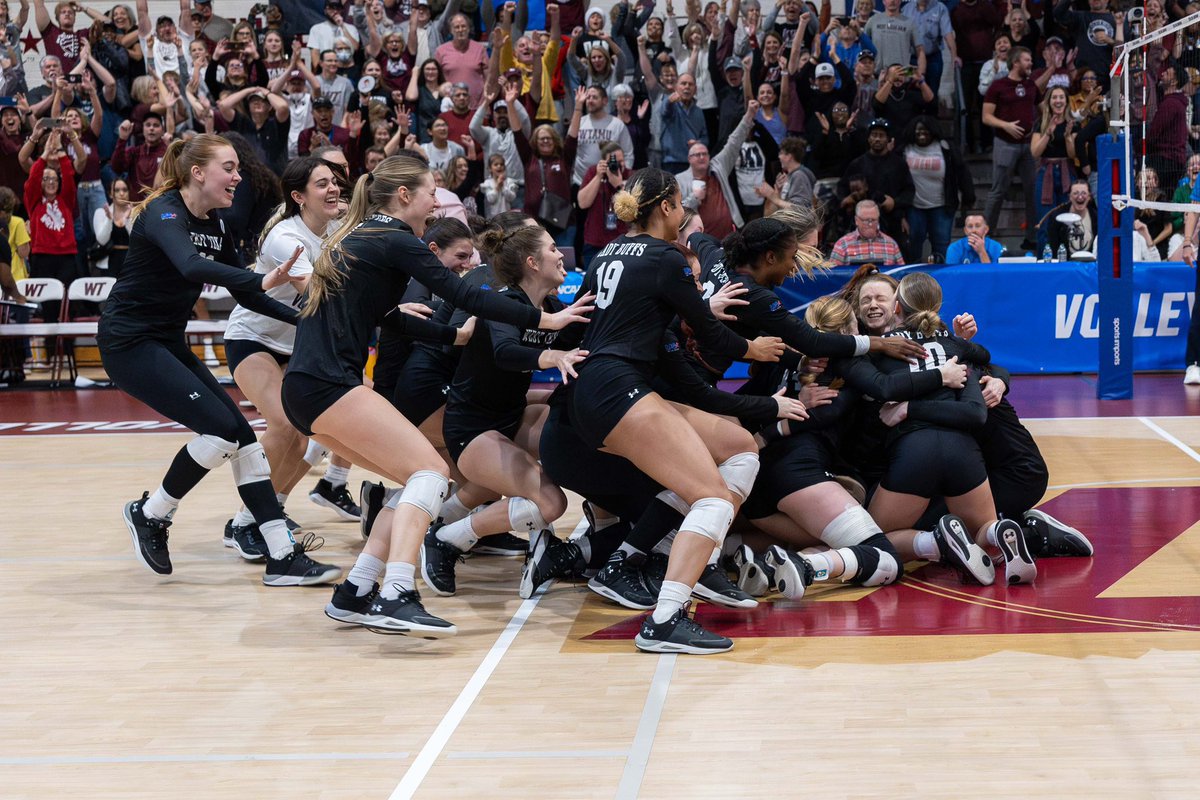 courtney_carp51's tweet image. So many @uiltexas former Texas high school athletes in this group! Texas has the BEST opportunities for student athletes! #NattyBound