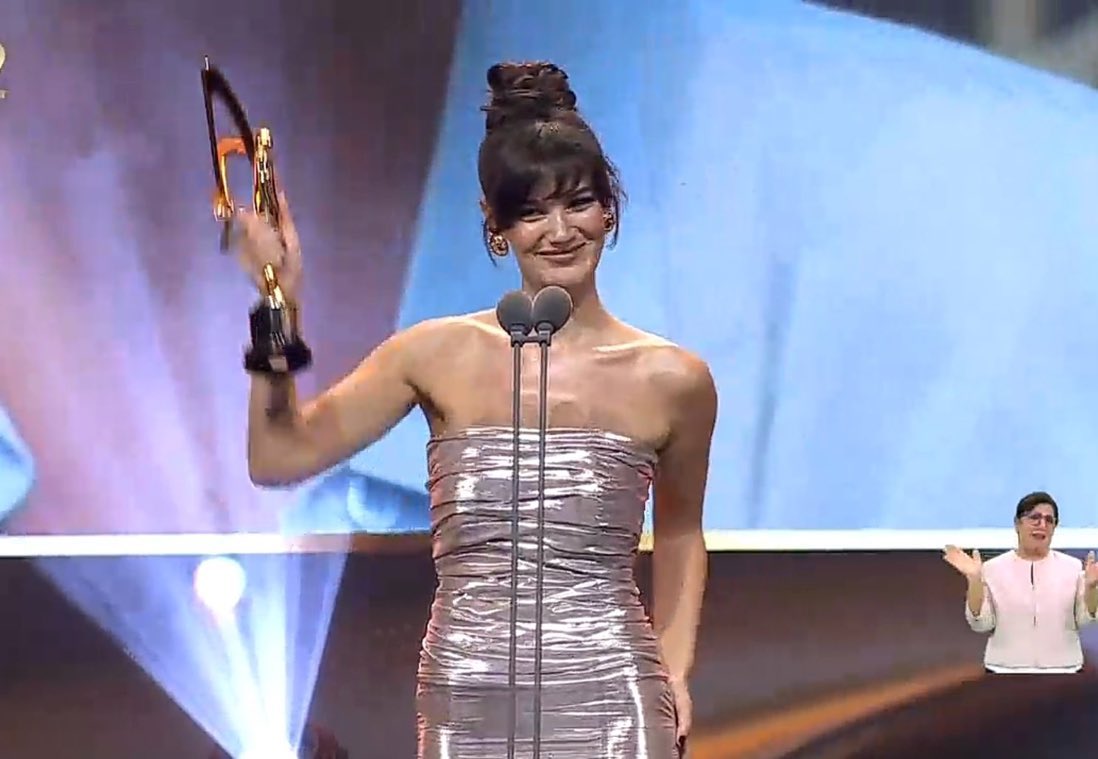 _eylayss's tweet photo. 1 EMMY 2 KELEBEKLİ PINAR DENİZ DİYECEKSİNİZZ https://t.co/aJU3hYhW2N