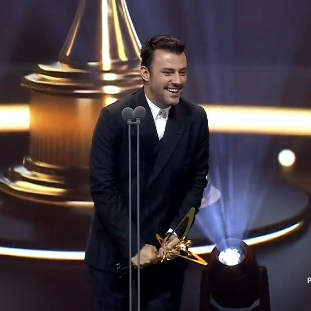DiziciBagyan's tweet photo. Başardııııık ey halkımmmmmmmmm

SALİH BADEMCİ :')

#PanteneAltınKelebek https://t.co/CBu6dNudH7