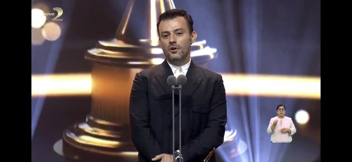 tv_sever's tweet photo. Salih Bademci ödülü ne kadar hak ettiğini yaptığı konuşmayla bir kez daha ispatladı helal olsun adam gibi adam ✨ #SalihBademci #PanteneAltınKelebek https://t.co/052xIqWVxd