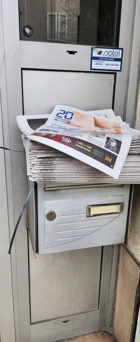 #20minutes voilà comment les distributeurs du journal déposent les exemplaires tous les matins #ruedeleveche