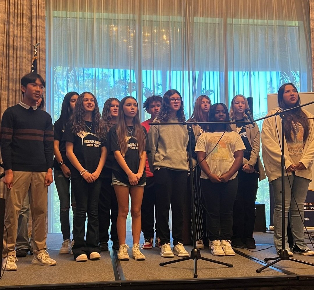What a pleasant surprise to see @PTREJ0 after my keynote presentation, featuring the @RodgersRays chorus!  Thank you for being there, along with all the  Superintendents and Board Members from the State of Florida! 'Don't Stop Believing '🎸🎶🎉🎤 ! @SDHCMagnet, @HillsboroughSch