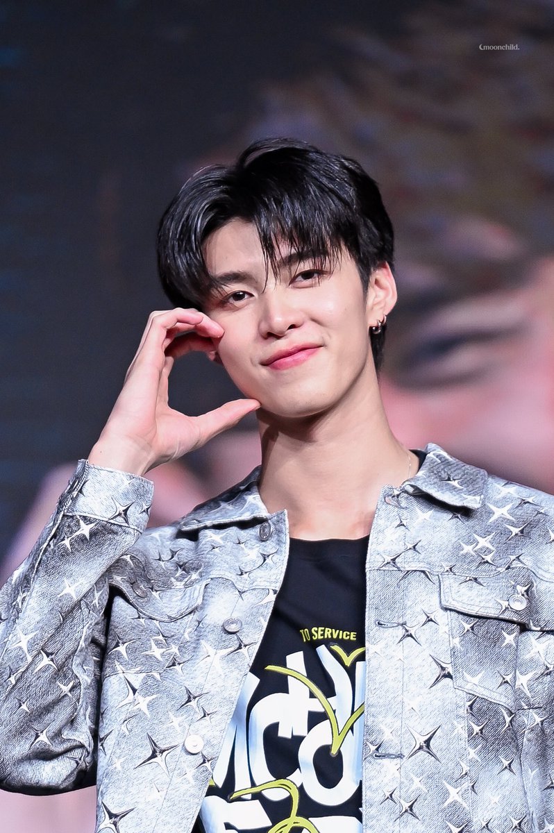 ขอใจนายหน่อยได้เป่าาา 💖💖💖

<a href="/nichameen8/">Meen Nichakoon</a>        
#Meennicha8 
#MchoiceFansDay2023