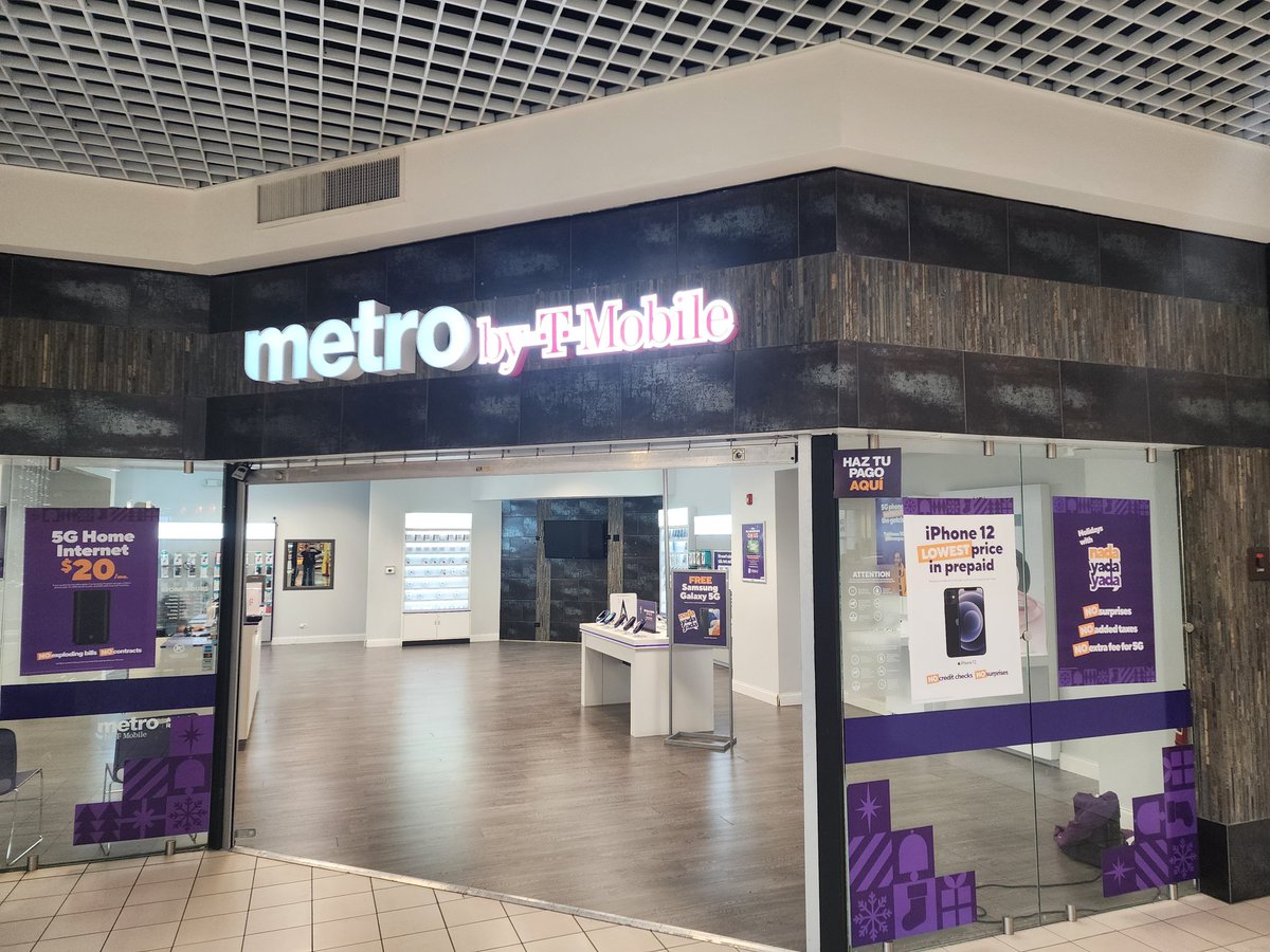 Sunday Funday at North Riverside mall!! Just opened, looking to finish off a BIG weekend!! #Chicago #CentralEast <a href="/LizMorelos3/">Liz Morelos</a> <a href="/WinstonAwadzi/">Winston Awadzi</a> <a href="/thayesnet/">Terry Hayes</a>