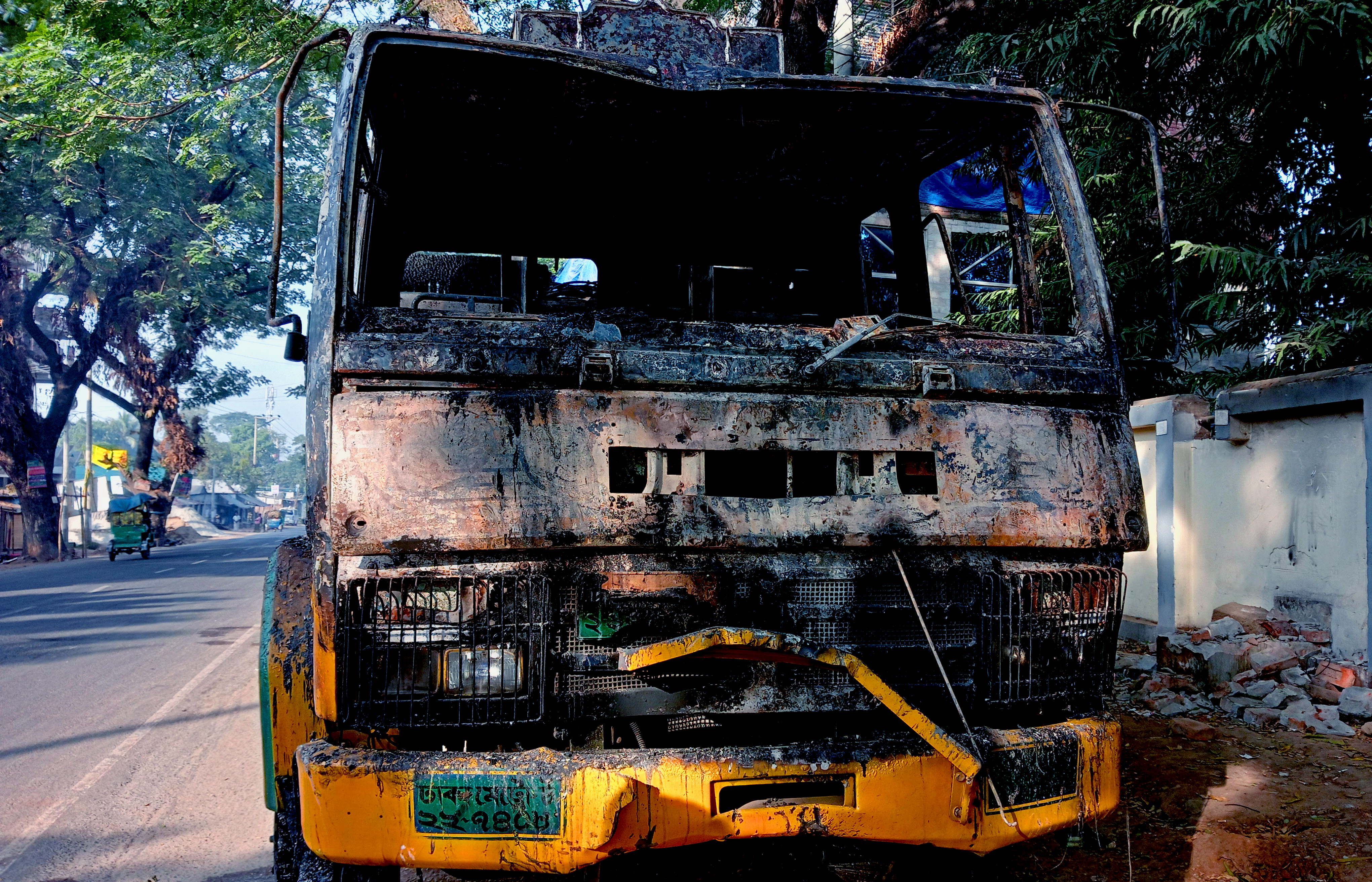 কালিয়াকৈরে মালবাহী চলন্ত ট্রাকে আগুন: চালক আহত