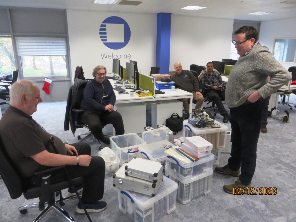 SWHantsRAYNET's tweet image. What better way to spend a cold saturday.... adding PowerPole connectors to group equipment and sorting out our #communications paraphernalia