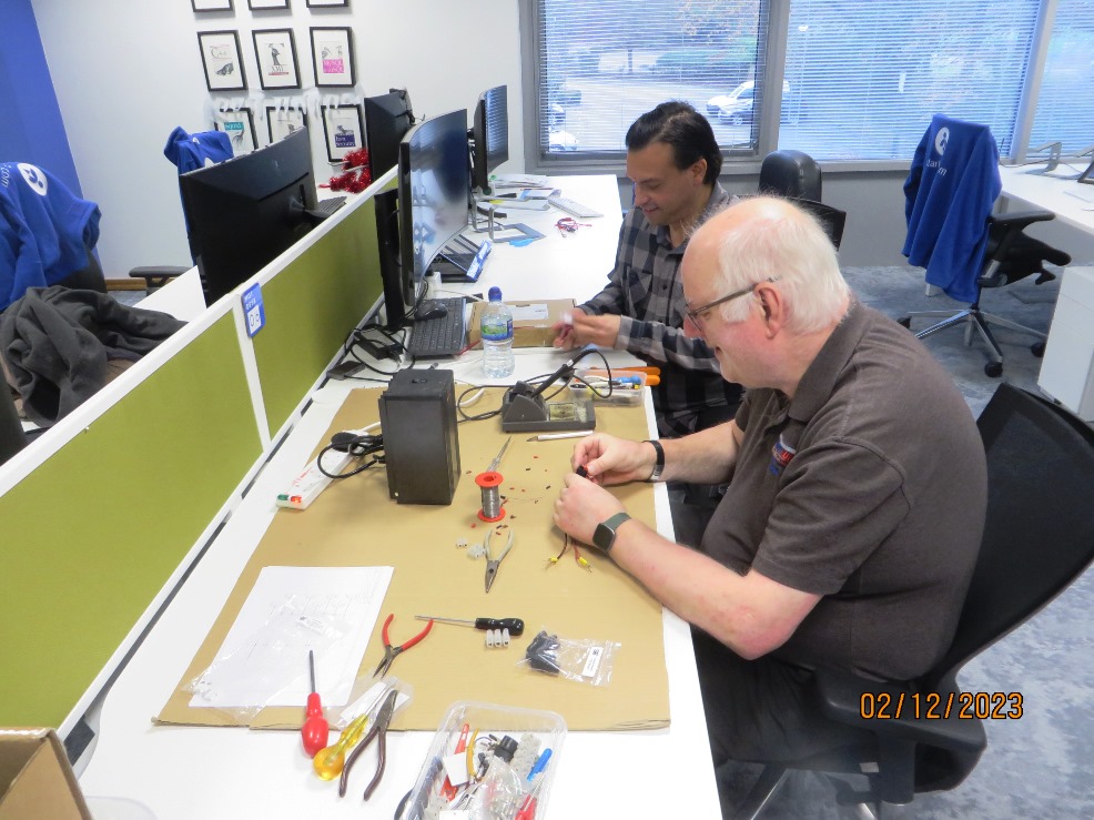 SWHantsRAYNET's tweet image. What better way to spend a cold saturday.... adding PowerPole connectors to group equipment and sorting out our #communications paraphernalia
