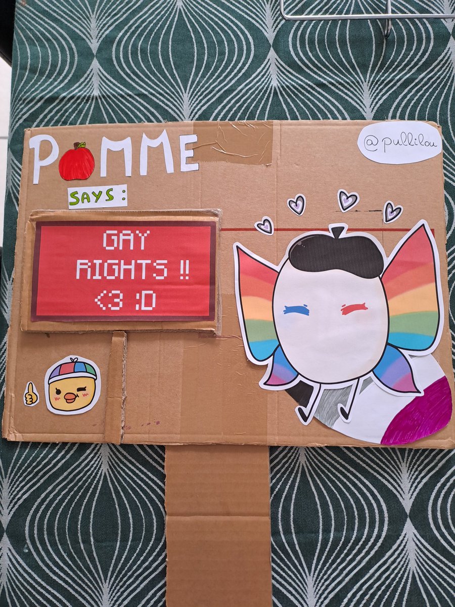 Pullilou's tweet photo. @PommeUpdates Salut les admins ! J'adore dessiner notre Pomminette nationale donc ce serait un honneur <3 
D'ailleurs merci pour vos updates constantes vous gérez 👍 https://t.co/LuvRIkFyj8