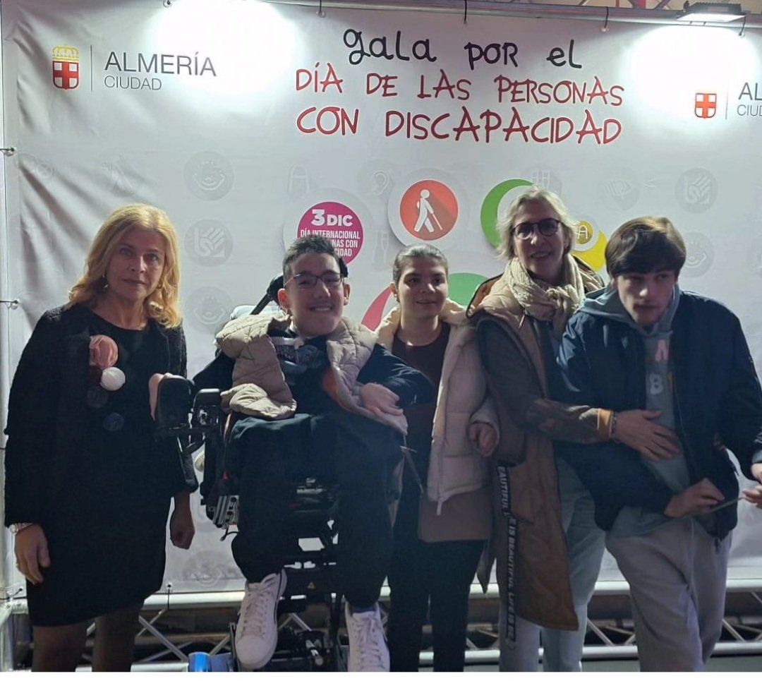 Gala por el Día de las Personas con Discapacidad.
Hemos tenido la suerte de encontrarnos con <a href="/brianeitor2002/">Brianeitor2002</a> , y desearle suerte con su nominacion a los premios Goya.
<a href="/Asoc_ANDA/">ANDA</a>