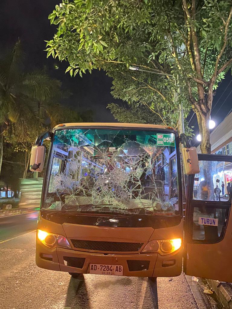 aariprasetyawt's tweet photo. telah hilang didalam bus di parkiran stadion jatidiri, tas kanken hijau berisi stnk ktp an ari prasetyawati atm bca bri dan kunci motor, bagi yang mengmbil ditunggu etikat baiknya, bagi yang menemukan akan diberi imbalan.
bantu rt ya kawan” terimakasih🙏🏻 https://t.co/gZEPU7HXhA