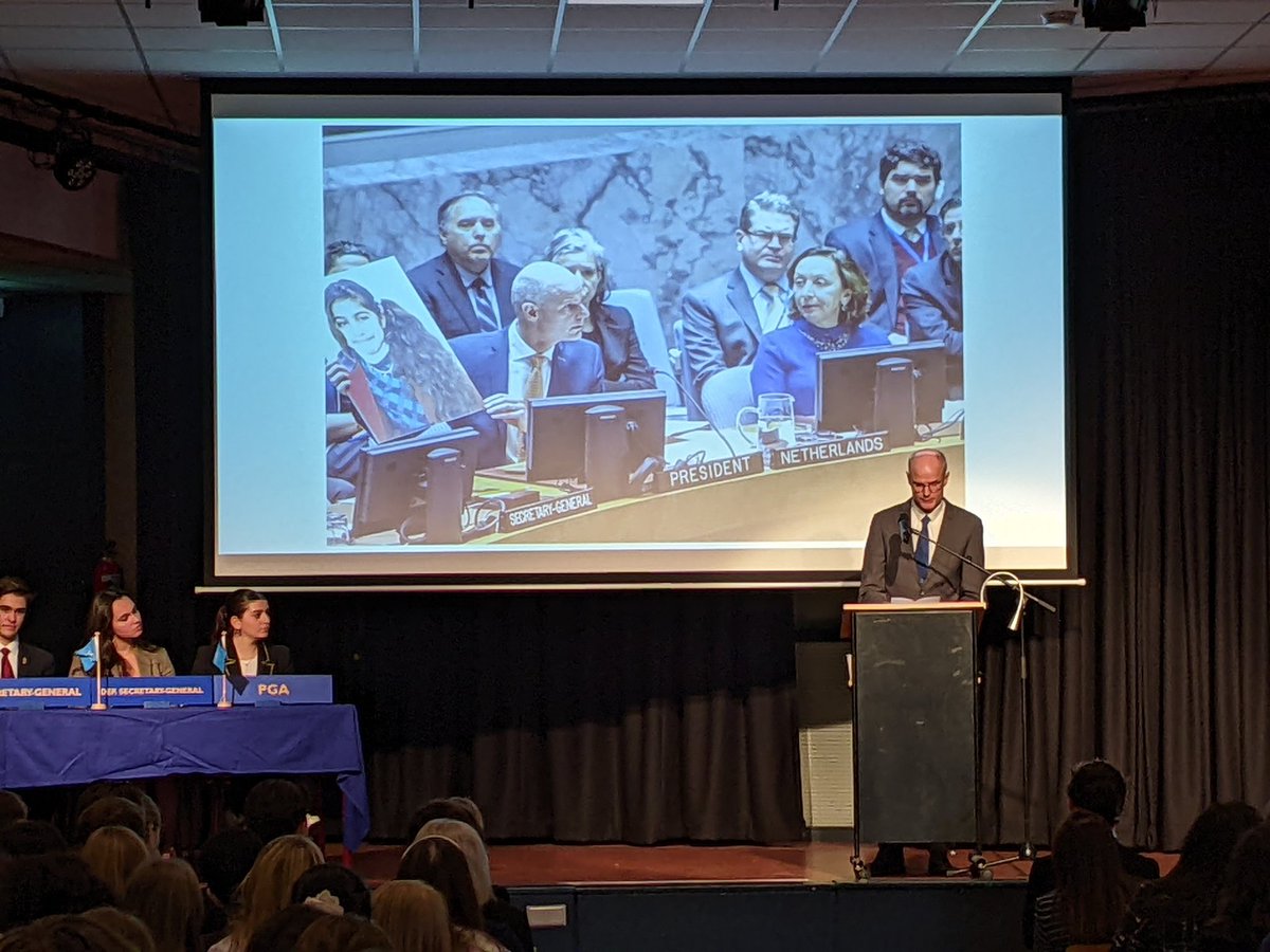LycTheoGAUTIER's tweet photo. La délégation de @LycTheoGAUTIER à la conférence de simulation des Nations-Unies de Leyde aux Pays-Bas prête à débattre. #MUN
Cérémonie d'ouverture de la conférence par l'ex ministre des affaires étrangères néerlandais !
Quelle belle expérience !
@actoulouse @DSDEN65 https://t.co/Mp80OLuC0R