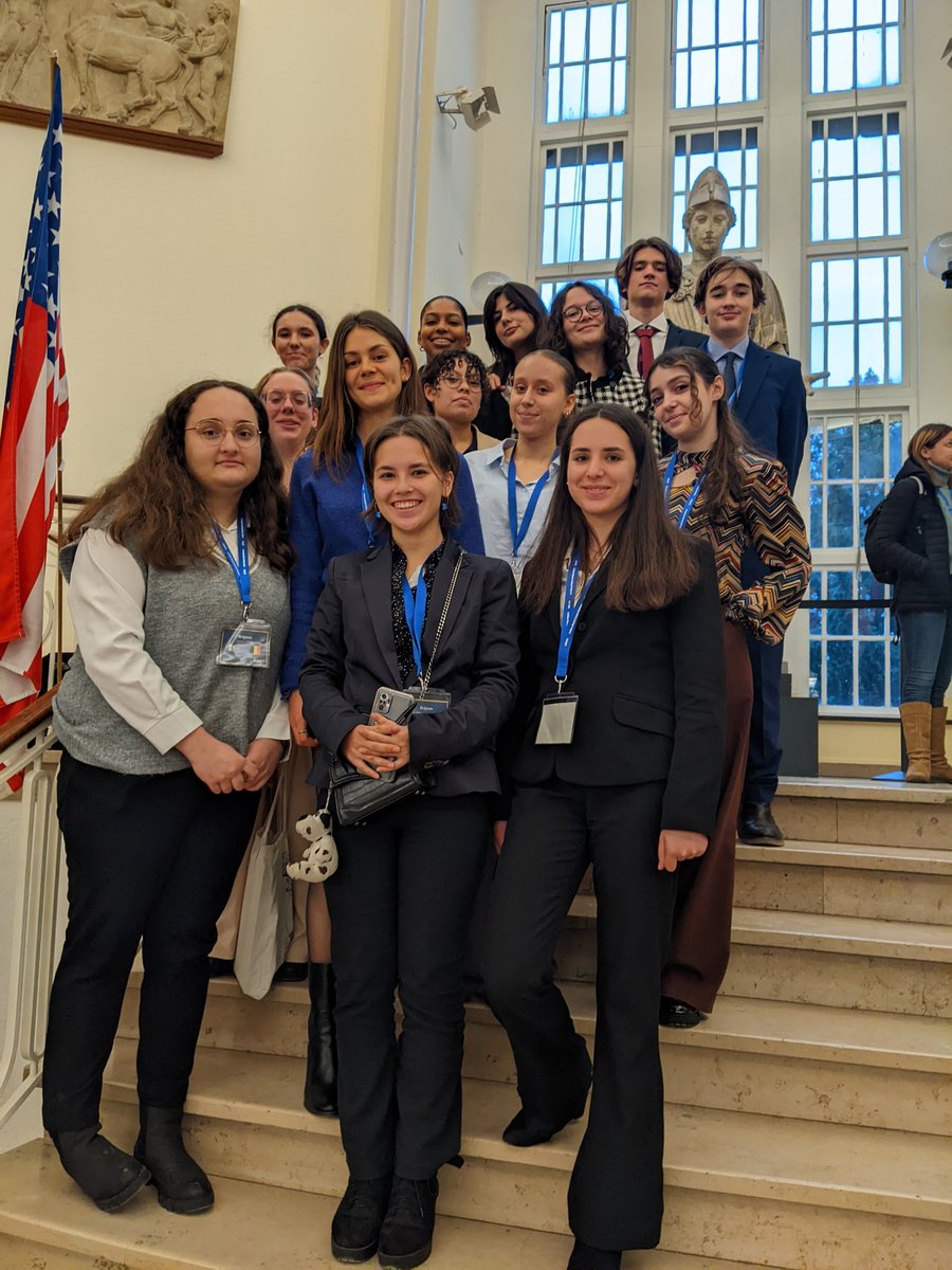 LycTheoGAUTIER's tweet photo. La délégation de @LycTheoGAUTIER à la conférence de simulation des Nations-Unies de Leyde aux Pays-Bas prête à débattre. #MUN
Cérémonie d'ouverture de la conférence par l'ex ministre des affaires étrangères néerlandais !
Quelle belle expérience !
@actoulouse @DSDEN65 https://t.co/Mp80OLuC0R
