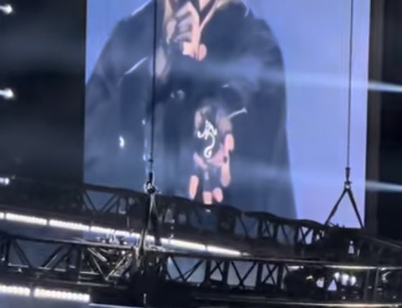 TheNinette's tweet photo. Hey #Madonnafans 

does anyone of you know, what this sign mean? Is it an ohm? 

#madonna #TheCelebrationTour #madonnalive https://t.co/iSOczDe0cb