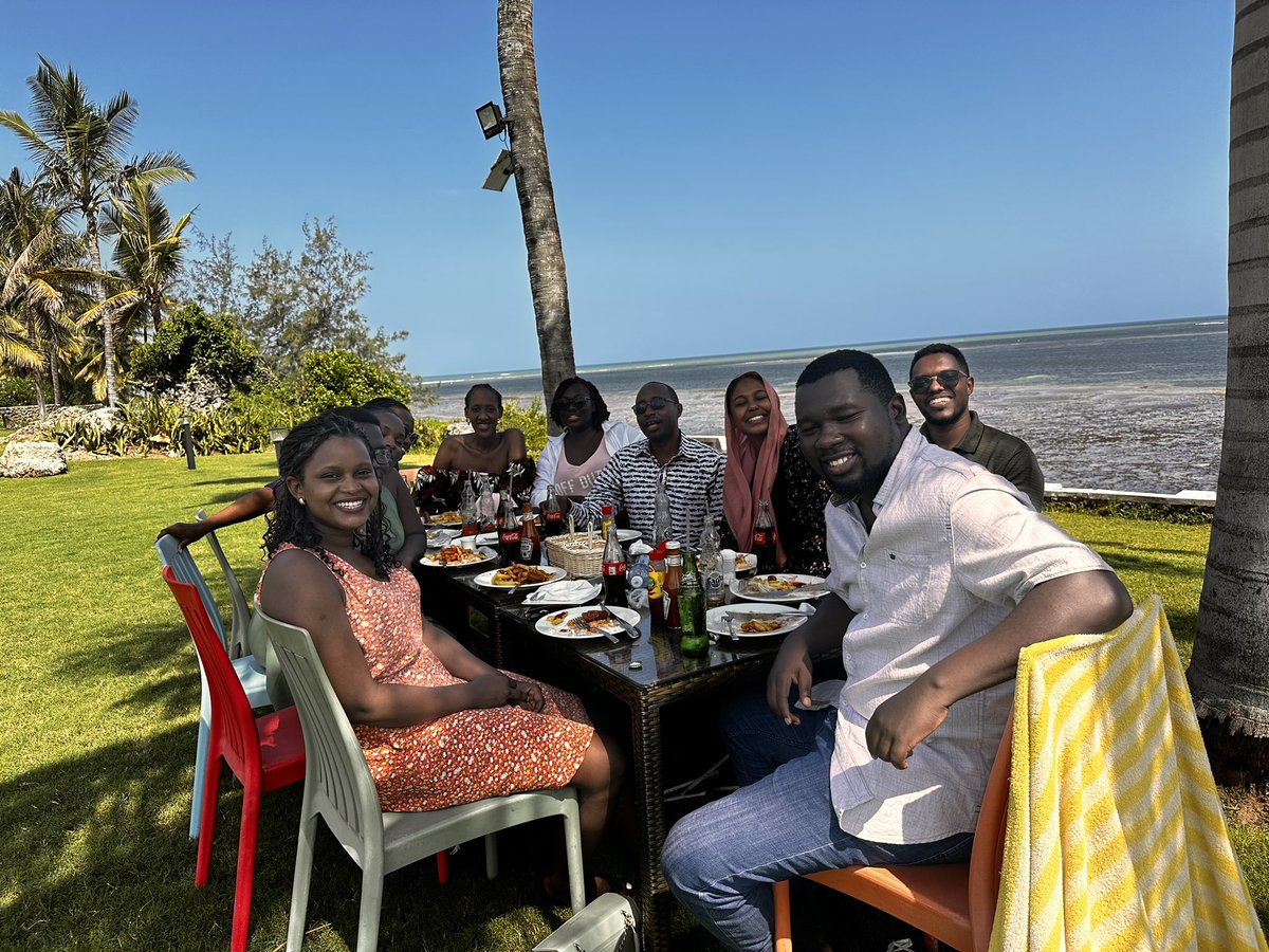 Jacobeyeru's tweet photo. Spent time with some young African leaders in Mombasa after a hectic 2 days of regional work!

African integration will work! https://t.co/PvT9VbcPqx