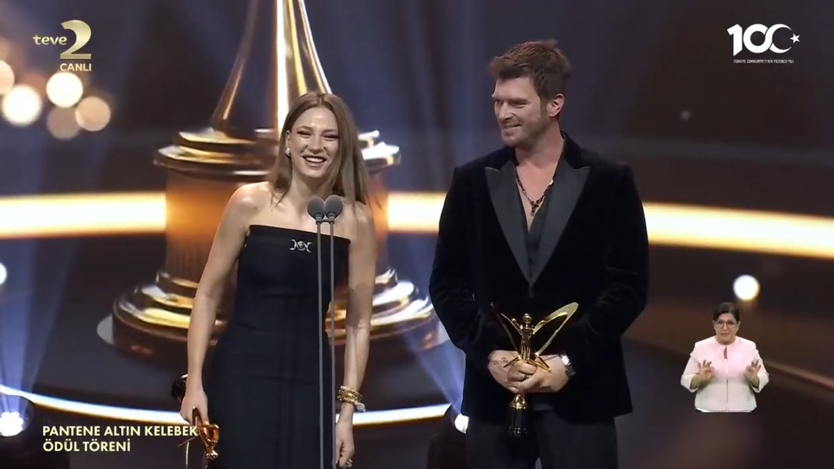 “En İyi Dizi Çifti” ödülünü #KıvançTatlıtuğ & #SerenaySarıkaya aldı👏👏👏 #PanteneAltınKelebek