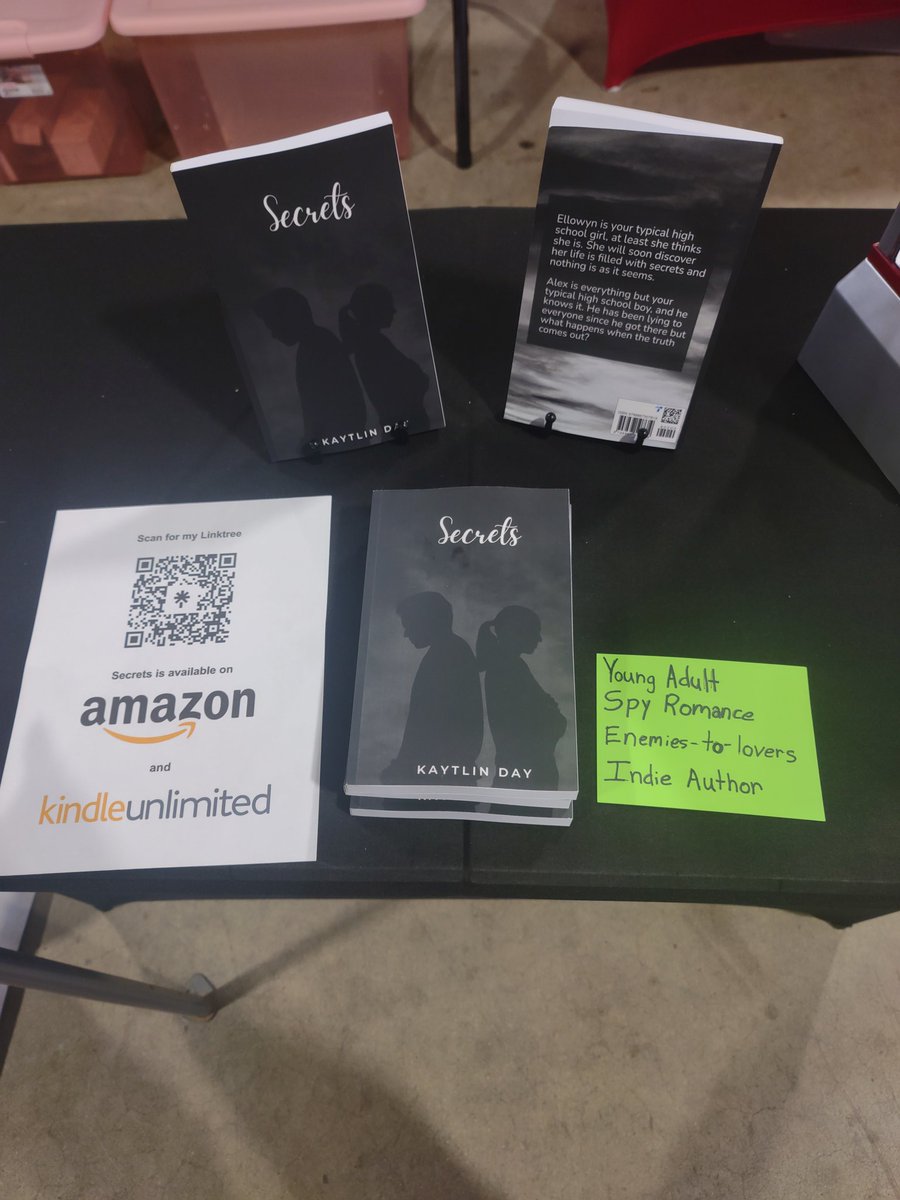Kaytlin_Day's tweet photo. I published another book and I'm out selling it at the Holiday Bazaar! If you're not able to make it my book is available on Amazon and Kindle Unlimited! https://t.co/tbTfpW55Ku https://t.co/mzhE4FHdVp