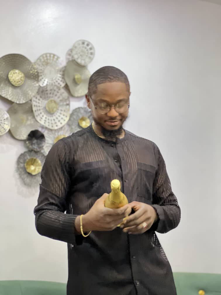 All I just want to say today is THANK YOU GOD. I made it to the 33rd floor today by your grace, your love and your endless mercies towards me is too much to make mention of. I am simply in awe of you my creator. Happy birthday to ME, MYSELF AND I🎂🍷🍾