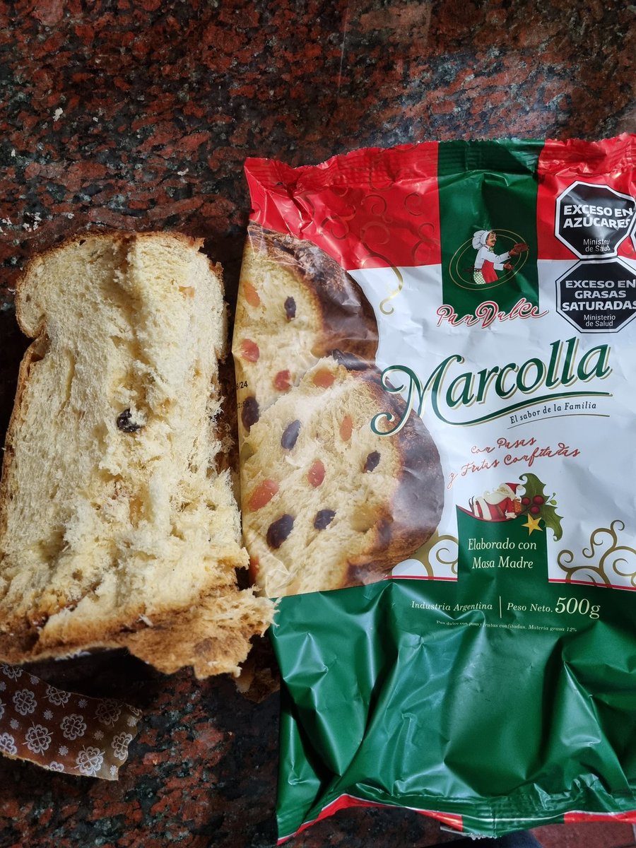 Pablionline's tweet photo. Para ir palpitando las fiestas me compre un pan triste #marcolla #Argentina @dzapatillas Holaaaa, saboooor, donde estaaaaas https://t.co/4XAcGdes2b