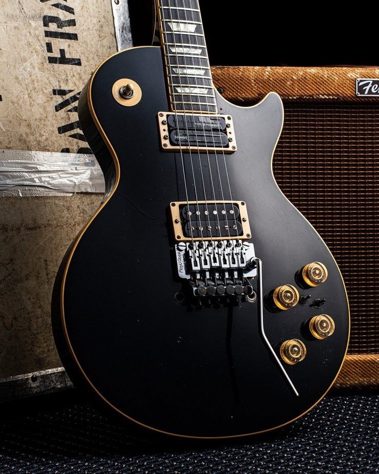 Neal Schon's 1977 Gibson Les Paul Deluxe #guitar #Gibson #FamousGuitar #NealSchon #Journey